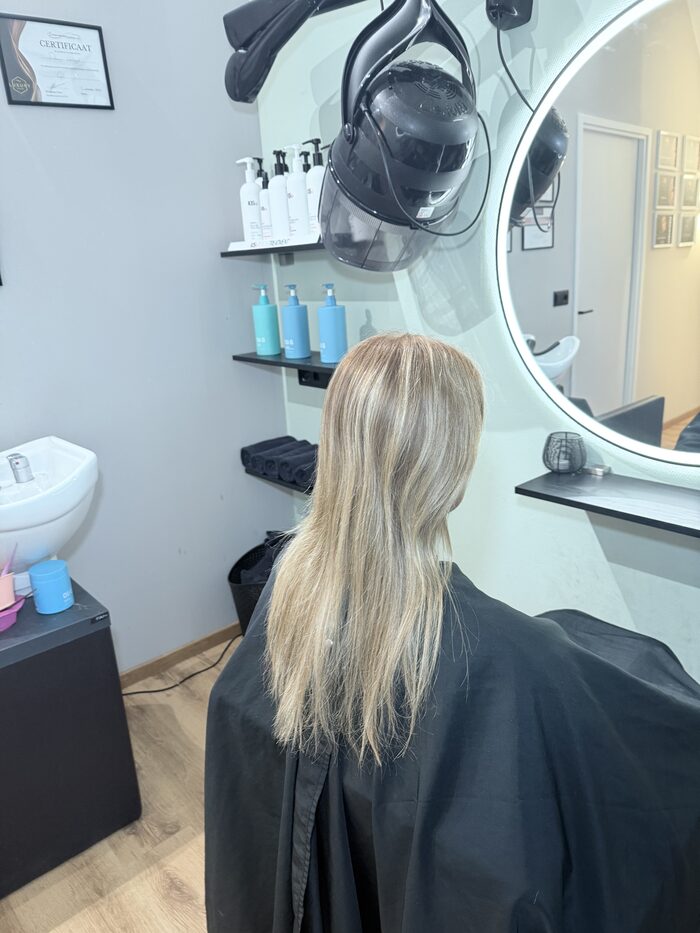 Voor: dof donkerblond haar