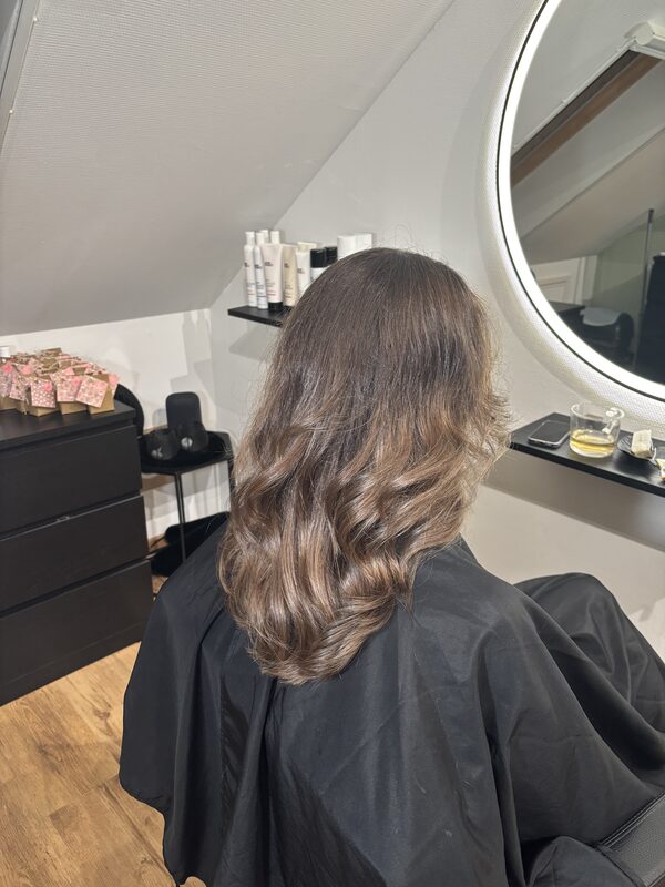 Donkerblonde balayage met lichte punten