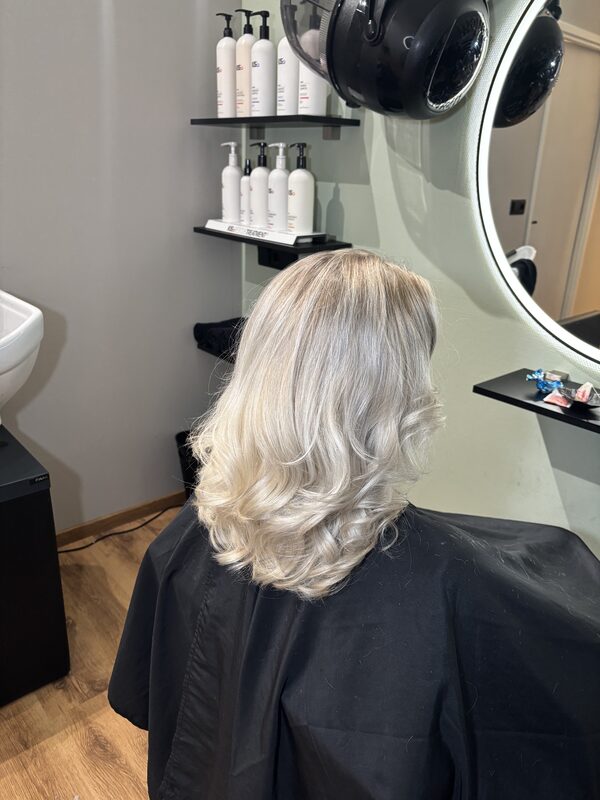 Zonnige blonde golven